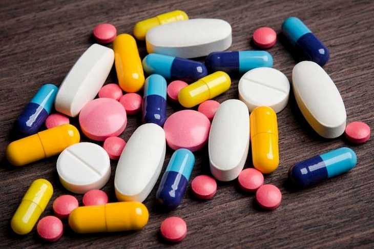 Thuốc tây là phương pháp trị mụn hiệu quả.