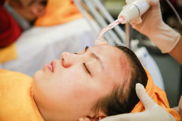 Tri mun dau den va thu nho lo chan long tai spa bang cong nghe cao