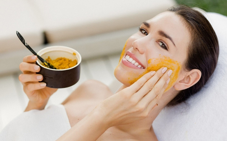 12 cách trị mụn thâm đỏ tại nhà hiệu quả bạn có thể áp dụng 1 Nghệ là nguyên liệu thiên nhiên giúp điều trị mụn hiệu quả.