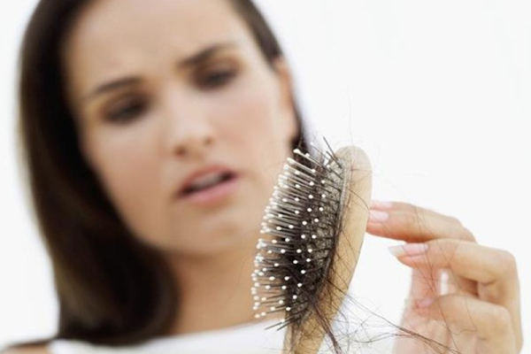 Nguyên nhân gây rụng tóc là gì?