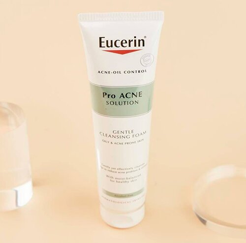 sua rua mat eucerin pro acne solution gentle cleansing foam 1