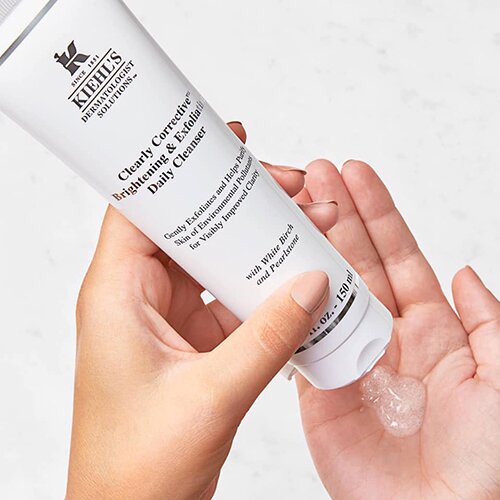 sua rua mat kiehls clearly corrective brightening exfoliating cleanser1