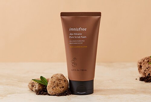 Review Sữa rửa mặt Innisfree có tốt không? Giá bao nhiêu, mua ở đâu 5 sua rua mat tri mun dau den innisfree jeju volcanic pore scrub foam