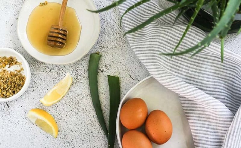 11 Công Thức Trị Mụn Bằng Mật Ong Sau 1 Đêm 6 Giam mun dau den voi mat ong va trung ga