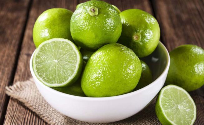 Top 10 Cách Trị Mụn Bằng Rau Má Hiệu Quả Không Phải Ai Cũng Biết 5 Trong qua chanh chua mot luong lon vitamin C
