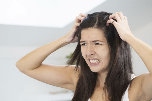Hướng dẫn cách dùng hành tây trị nấm da đầu tại nhà 2 Mẹo dùng hành tây trị nấm da đầu giúp ức chế vi khuẩn, chống bội nhiễm da