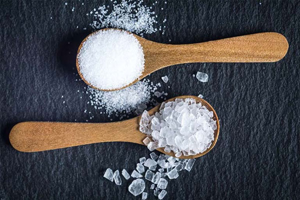 4 cách dùng muối trị nấm da đầu giúp sạch da – giảm ngứa 4 dung muoi teri nam da dau