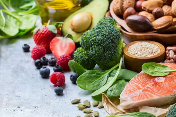 Bé bị chàm cơ địa: Điều trị và chăm sóc thế nào cho đúng 2023 6 Bổ sung đầy đủ vitamin và khoáng chất cho bé