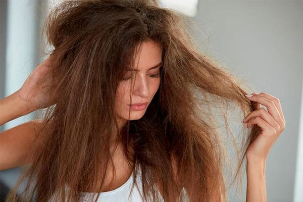 Nguyên nhân đôi khi đến từ việc lạm dụng hóa chất trong làm tóc