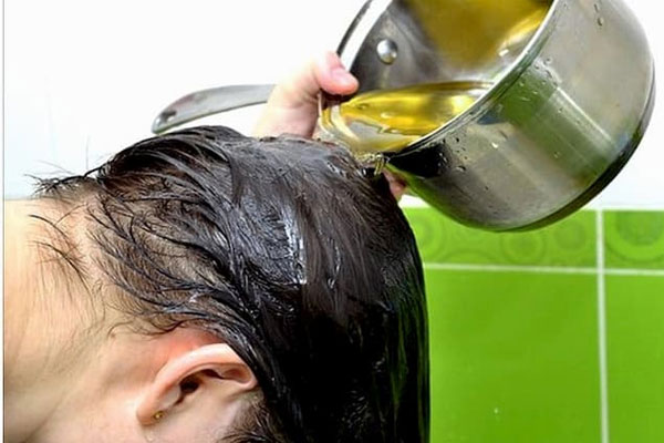 Dùng bồ kết và húng quế nấu nước gội đầu trị ngứa da đầu có vảy trắng hiệu quả