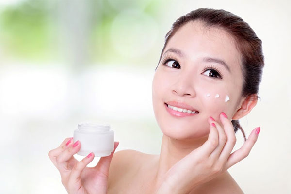 Sử dụng kem dưỡng ẩm phù hợp cho da