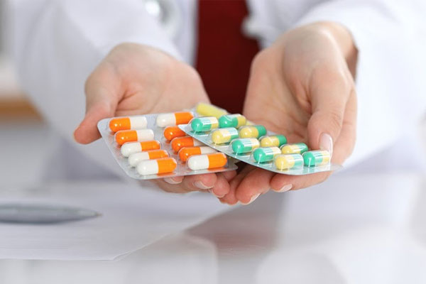 Tây y là phương pháp phổ biến trong điều trị nhiễm độc da do corticoid.