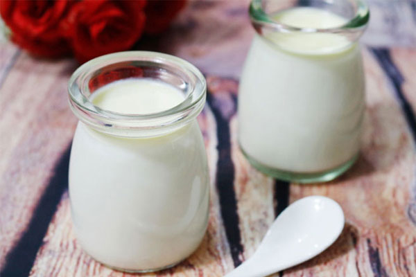 Sữa chua là nguyên liệu rất tốt để làm đẹp và tái tạo da