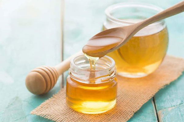 Mật ong cũng được sử dụng như một phương thuốc an toàn cho da