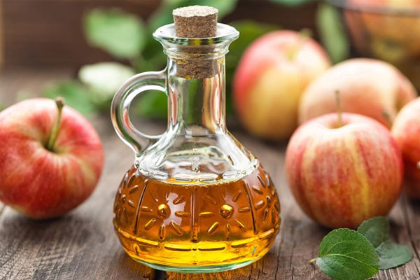Các thành phần trong giấm táo có lợi cho điều trị viêm nang lông