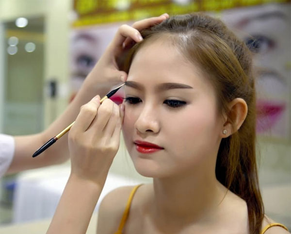 Ngứa Chân Mày: Nguyên Nhân Và Cách Điều Trị Hiệu Quả 2023 2 Dịch vụ thẩm mỹ lông mày cũng là một nguyên nhân gây bệnh
