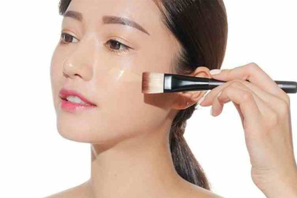Nổi Mề Đay Ở Mặt: Nguyên Nhân, Triệu Chứng Và Cách Trị 2023 2 Dị ứng mỹ phẩm là nguyên nhân nổi mề đay ở mặt