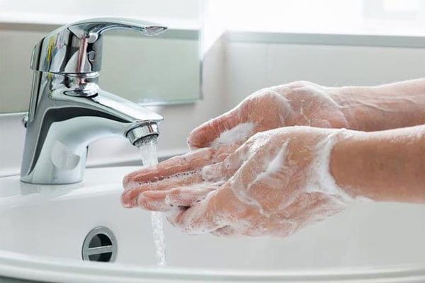 Sốt Xuất Huyết Bị Ngứa Da Do Đâu? Điều Trị Như Thế Nào? 2 Luôn giữ vệ sinh cơ thể sạch sẽ để tránh bị ngứa