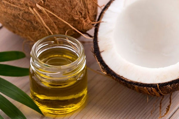 Viêm Da Dầu: Nguyên Nhân, Triệu Chứng Và Cách Điều Trị 7 Dầu dừa dưỡng ẩm, nuôi dưỡng làn da, giảm tình trạng da khô, bong tróc.