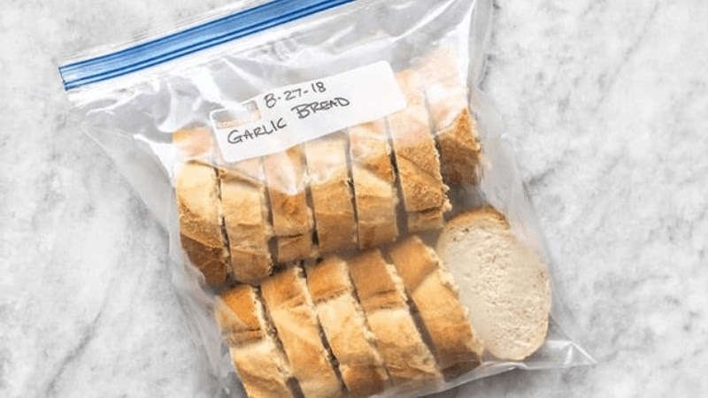 1 lát bánh mì sandwich bao nhiêu calo? Ăn nhiều có mập không? 14 Bảo quản bánh mì đúng cách giúp kéo dài thời gian sử dụng bánh mì