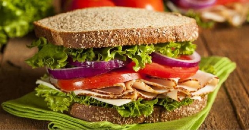 1 lát bánh mì sandwich bao nhiêu calo? Ăn nhiều có mập không? 10 Sandwich ăn với trứng ốp la giàu năng lượng, tốt cho người giảm cân