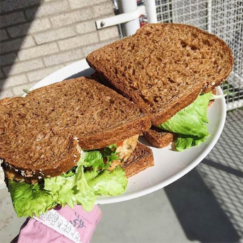 1 lát bánh mì sandwich bao nhiêu calo? Ăn nhiều có mập không? 3 Ăn bánh mì đúng cách giúp giảm cân