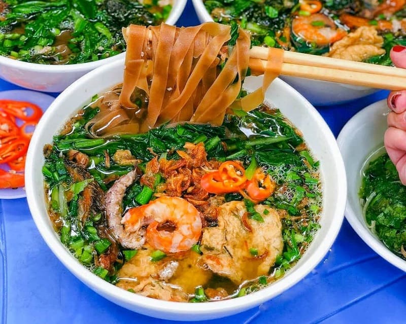Bánh đa bao nhiêu calo? Ăn bánh đa có béo không? 5 Bánh đa cua chỉ nên ăn vào buổi sáng để nạp năng lượng cho cả ngày