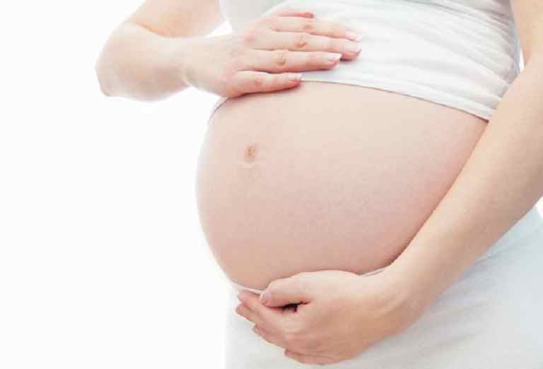 Bà bầu dùng dầu dừa trị rạn da cũng rất an toàn và hiệu quả