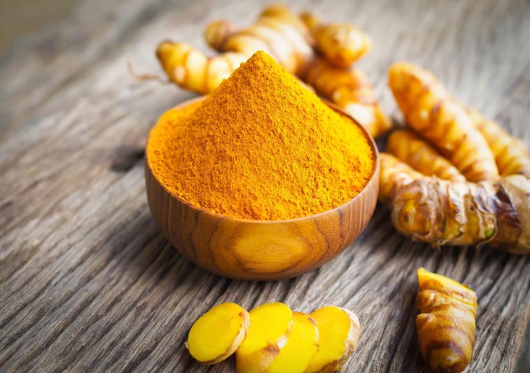 Cách Trị Viêm Da Cơ Địa Tại Nhà Không Dùng Thuốc Hiệu Quả Nhất 9 Tinh bột nghệ cũng là giải pháp tốt cho bệnh nhân viêm da cơ địa