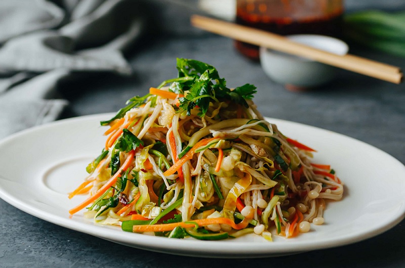Salad nấm kim châm rau củ tươi