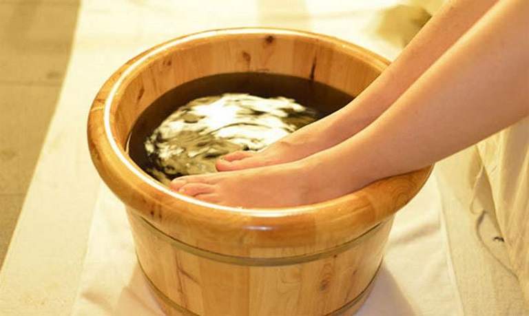 Ngâm nước cũng là một phương pháp được nhiều người áp dụng