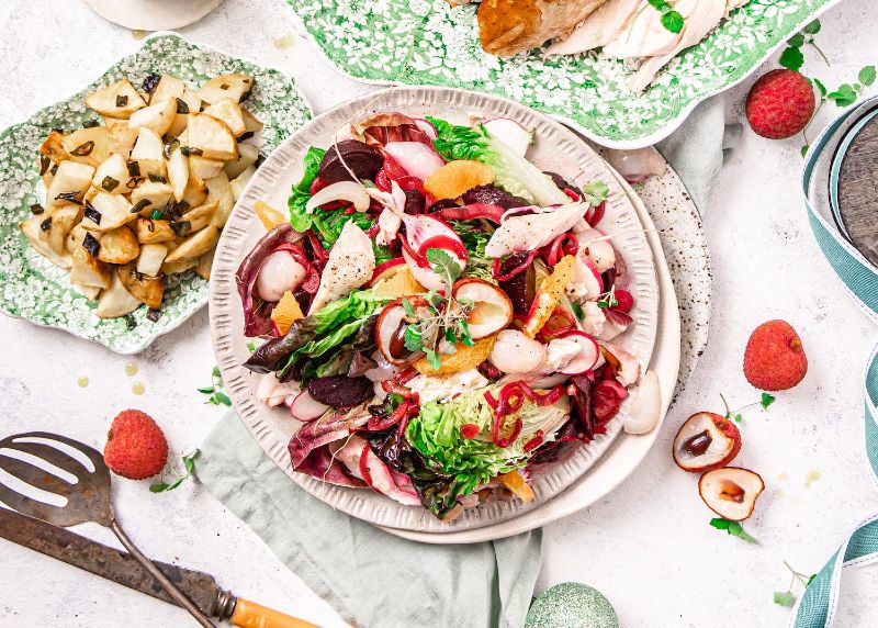 Bạn có thể làm món salad vải đẹp da, giảm cân