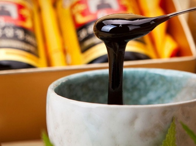 Dùng thuốc bôi ngoài da cũng là cách chữa viêm da cơ địa bằng Đông y được nhiều bệnh nhân áp dụng