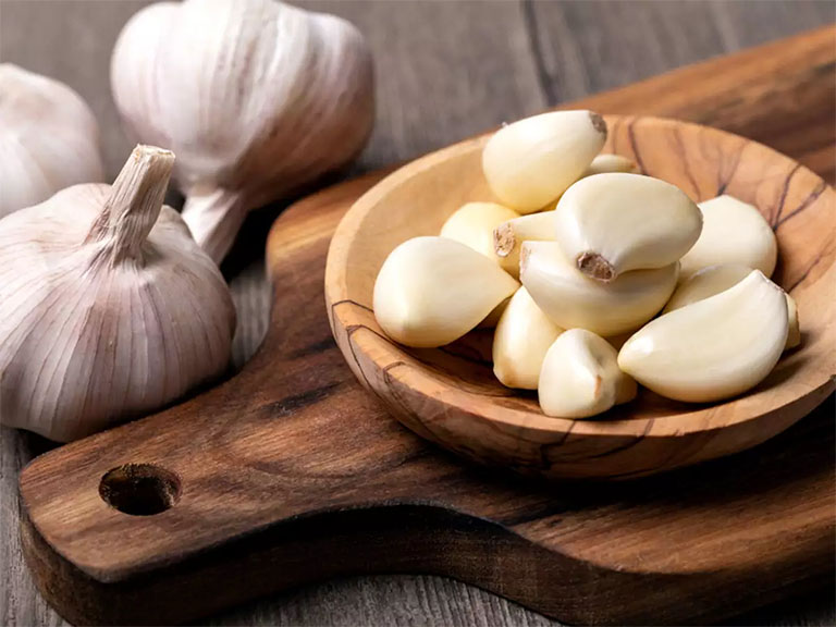 Chữa Á Sừng Bằng Tỏi