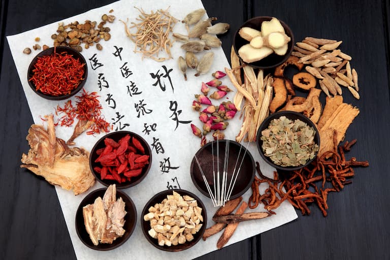 Da Mặt Bị Ngứa Và Nổi Mụn: Nguyên Nhân & Cách Điều Trị 2023 6 Trị mụn bằng những bài thuốc đông y