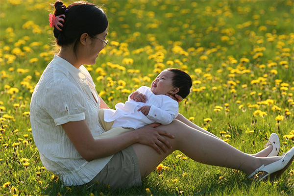 Thường xuyên tiếp xúc với ánh nắng mặt trời Thường xuyên tiếp xúc với ánh nắng mặt trời